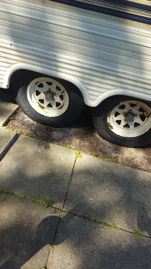 Trailer tire flat repair service